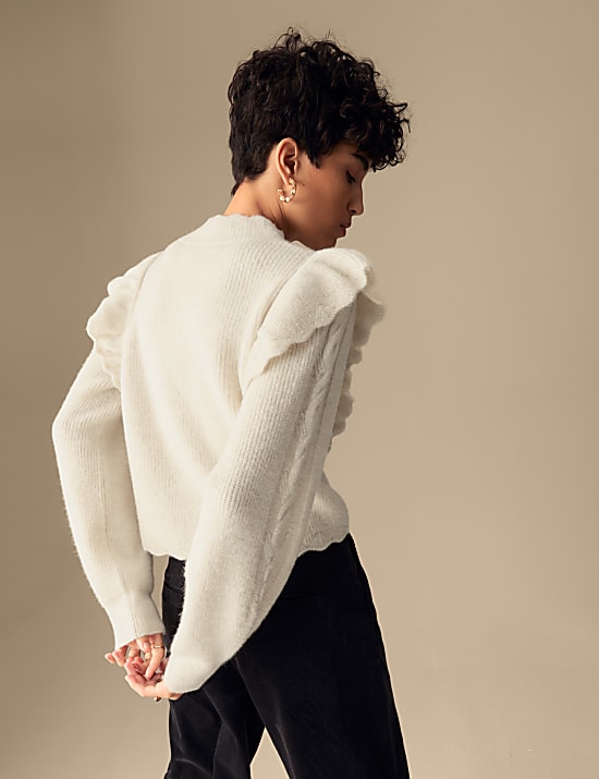 Su&eacute;ter de punto trenzado con borde festoneado