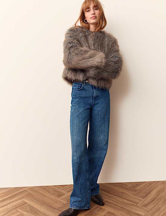 Jean taille haute coupe large avec d&eacute;coration