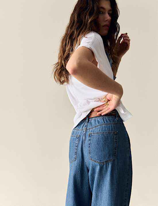 Jean taille haute coupe large à pli devant