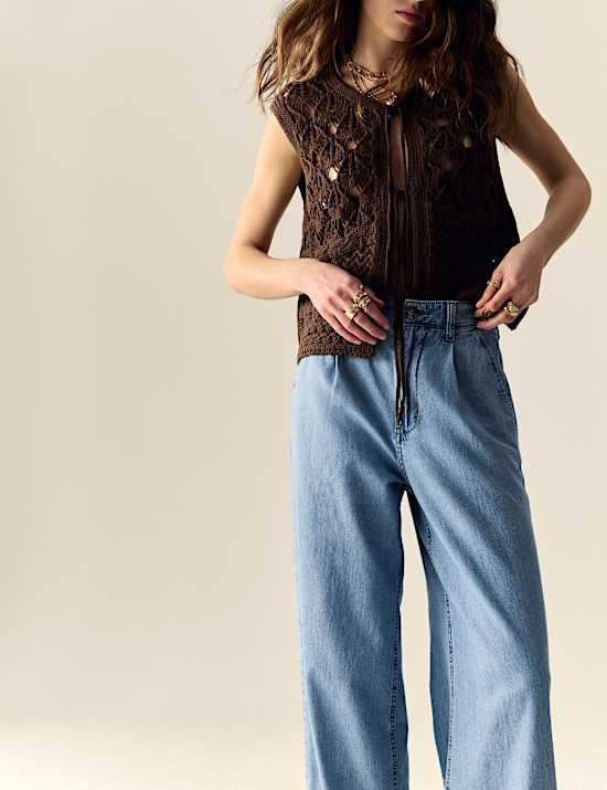 Dž&iacute;ny s vysok&yacute;m pasem- plisov&aacute;n&iacute;m vepředu a &scaron;irok&yacute;mi nohavicemi