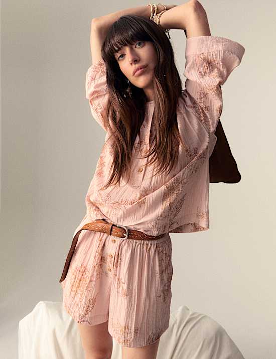 Korte broek met hoge taille, knoopdetail en print