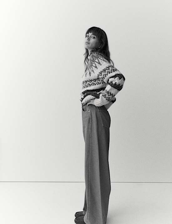 ג'ינס עם מותניים גבוהים בגזרת רגל רחבה מתערובת סיב תאית