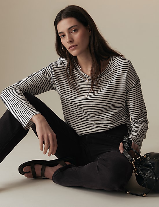 ג'ינס גירלפרנד בגזרת ביניים עם רגל ישרה