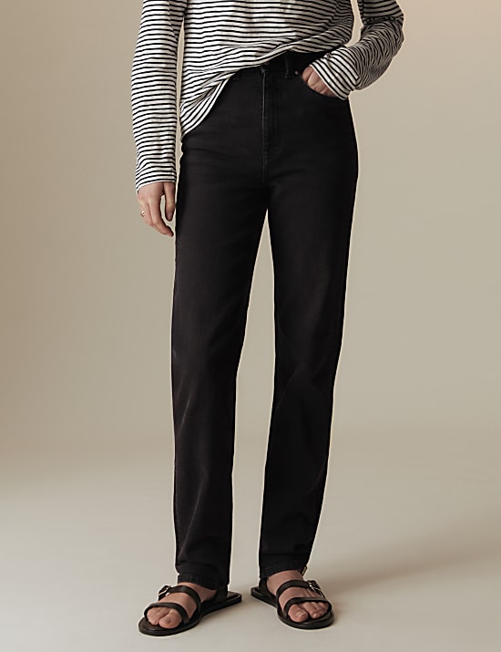 ג'ינס גירלפרנד בגזרת ביניים עם רגל ישרה