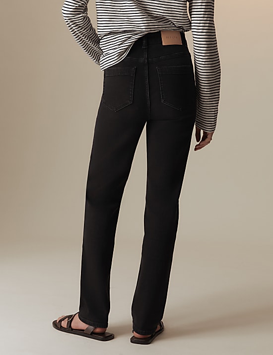 ג'ינס גירלפרנד בגזרת ביניים עם רגל ישרה