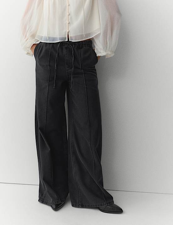 Jeans aus Lyocell-Mischgewebe mit weitem Bein und Biesen