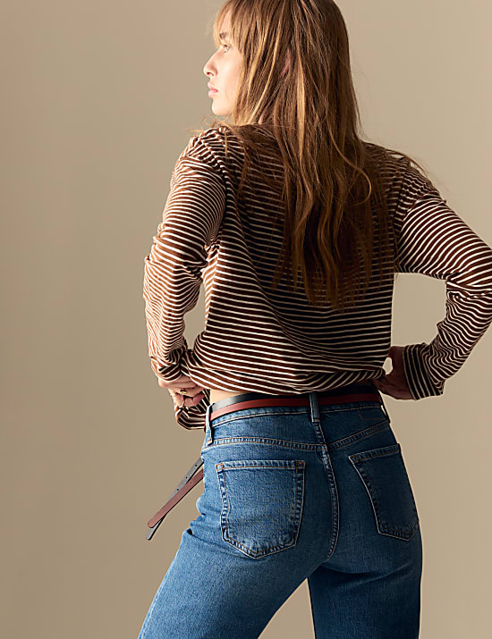 Jeans Atas Tumit Straight Leg Berpotongan Pinggang Sedang