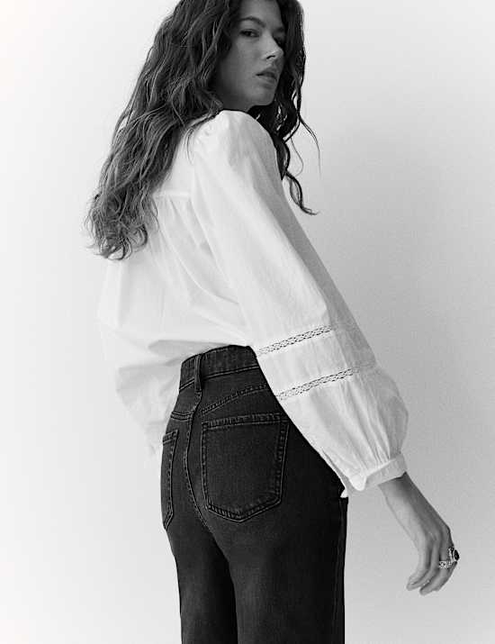 Jeans Atas Tumit Straight Leg Berpotongan Pinggang Sedang