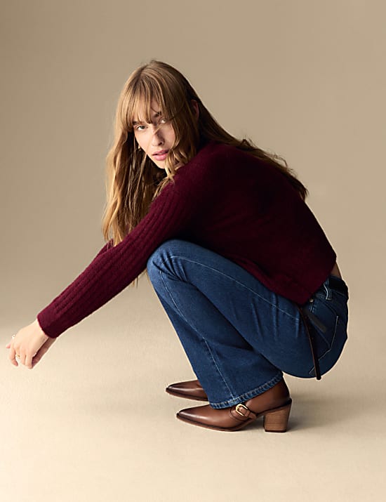 Jeans mit hohem Baumwollanteil, hohem Bund und ausgestelltem Bein