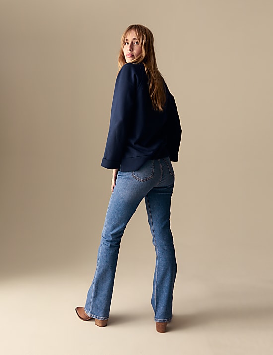 Jeans mit hohem Baumwollanteil, hohem Bund und ausgestelltem Bein