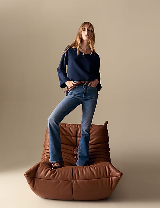 Jeans mit hohem Baumwollanteil, hohem Bund und ausgestelltem Bein