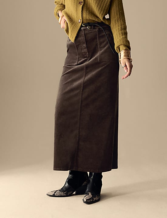 Jupe longue coupe trap&egrave;ze en velours c&ocirc;tel&eacute; fendue au dos