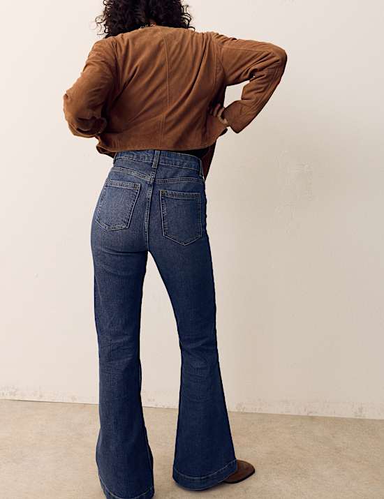 מכנסי ג'ינס מתרחבים