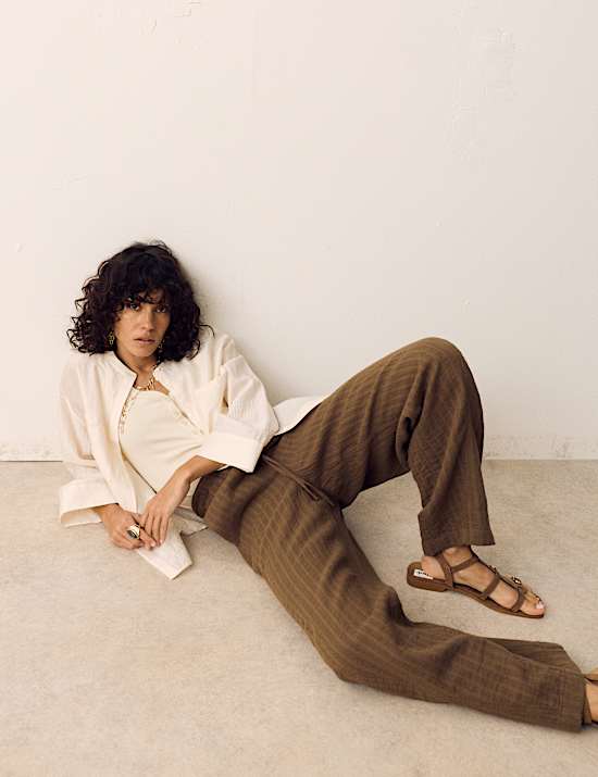 Schmal zulaufende Hose mit Leinenanteil und Streifenmuster