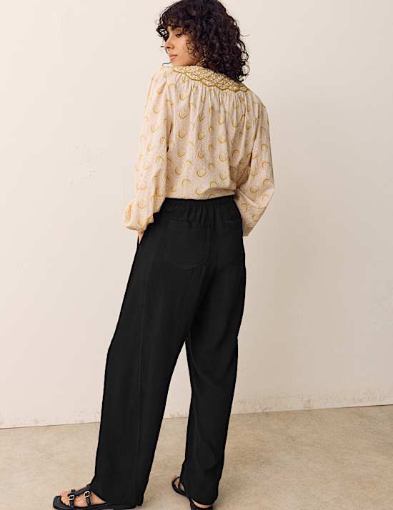 Konisch zulaufende doppelt gef&uuml;tterte Hose mit Kordelzug