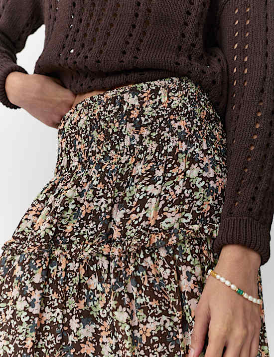 Jupe longue &agrave; volants, motif fleuri et taille fronc&eacute;e