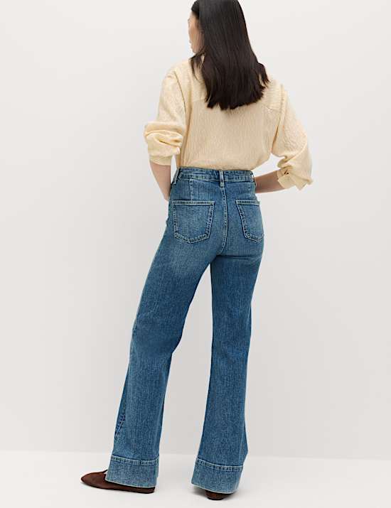 Dž&iacute;ny s vysok&yacute;m pasem a roz&scaron;&iacute;řen&yacute;mi nohavicemi a kapsami