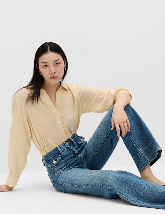 Dž&iacute;ny s vysok&yacute;m pasem a roz&scaron;&iacute;řen&yacute;mi nohavicemi a kapsami