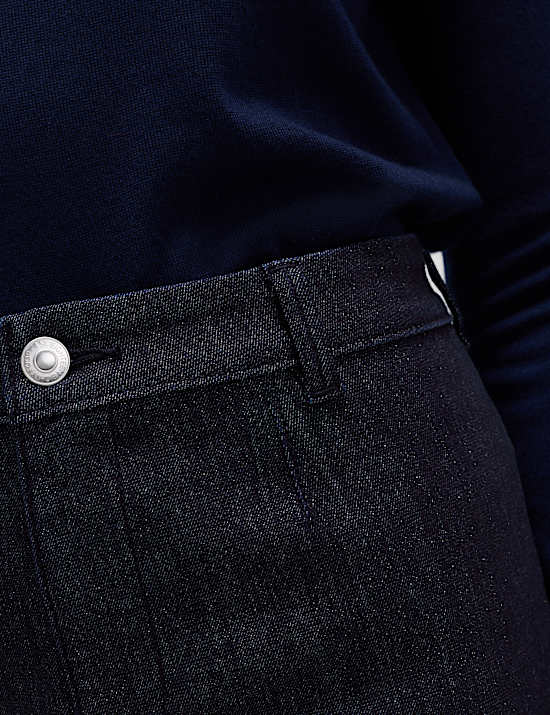 Glinsterende jeans met wijde pijpen tot op de enkel