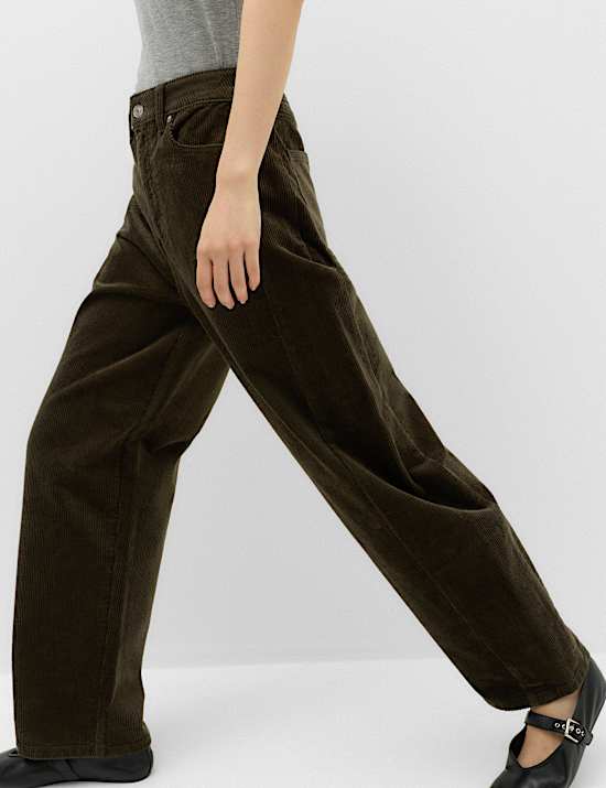 Pantalon coupe barrel en velours c&ocirc;tel&eacute;