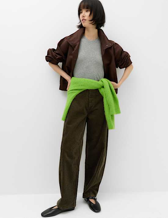 Pantalon coupe barrel en velours c&ocirc;tel&eacute;