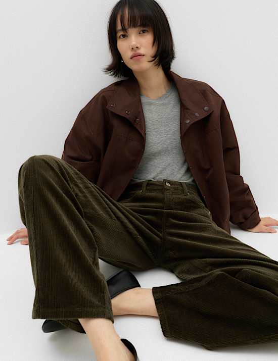 Pantalon coupe barrel en velours c&ocirc;tel&eacute;
