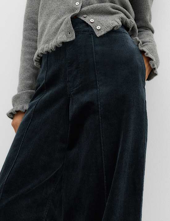 Pantalon coupe large en velours c&ocirc;tel&eacute; &agrave; nervures