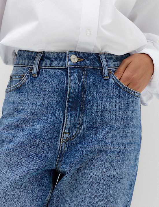 Jeans hasta el tobillo de pierna recta y tiro medio