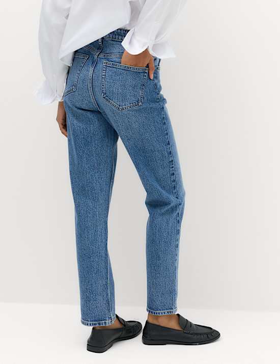 Jeans hasta el tobillo de pierna recta y tiro medio