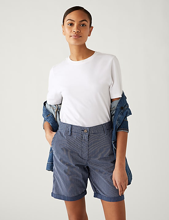 Σορτς chino με ρίγες και υψηλή περιεκτικότητα σε βαμβάκι