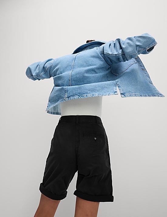 מכנסי כותנה קצרים עשירים בכותנה בצביעת תה