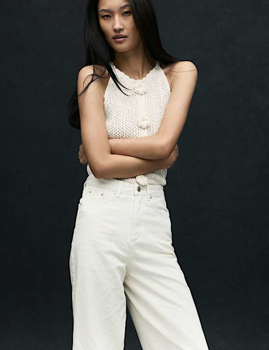 Hoch geschnittene 3/4-Jeans mit weitem Bein und Stickerei