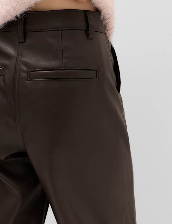 Pantalones de pata de barril con fruncido de imitaci&oacute;n de piel