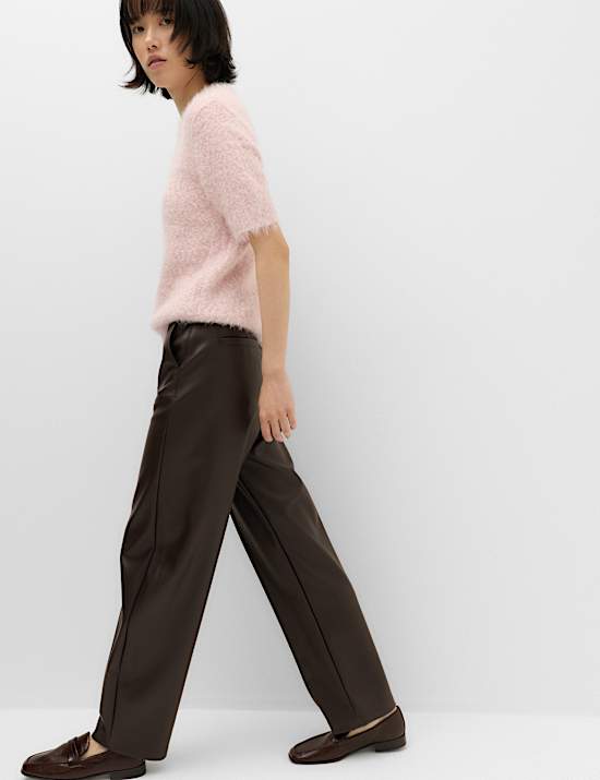 Pantalones de pata de barril con fruncido de imitaci&oacute;n de piel