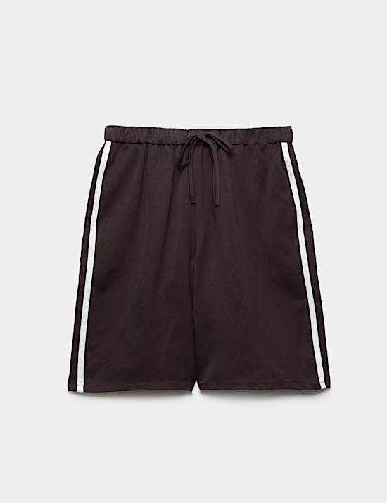 Lang geschnittene Shorts mit Seitenstreifen und Leinenanteil