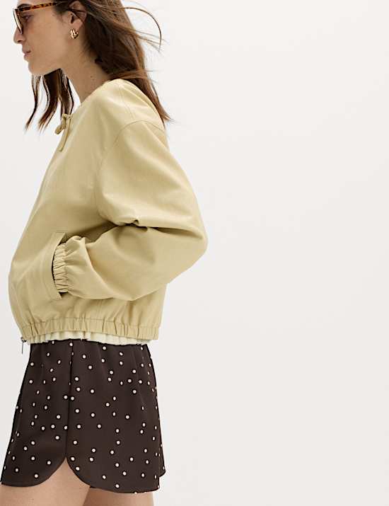 Satijnen korte broek met stippenpatroon