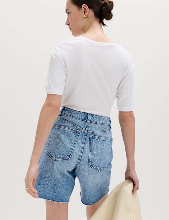 Denim-Shorts mit mittelhohem Bund, Barrel-Leg und unvers&auml;ubertem Saum