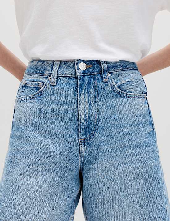 Denim-Shorts mit mittelhohem Bund, Barrel-Leg und unvers&auml;ubertem Saum