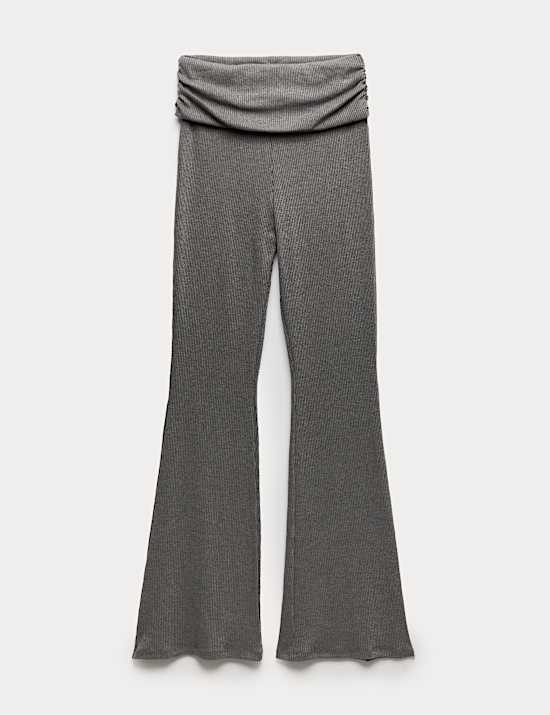 Acampanado con ribete doblado