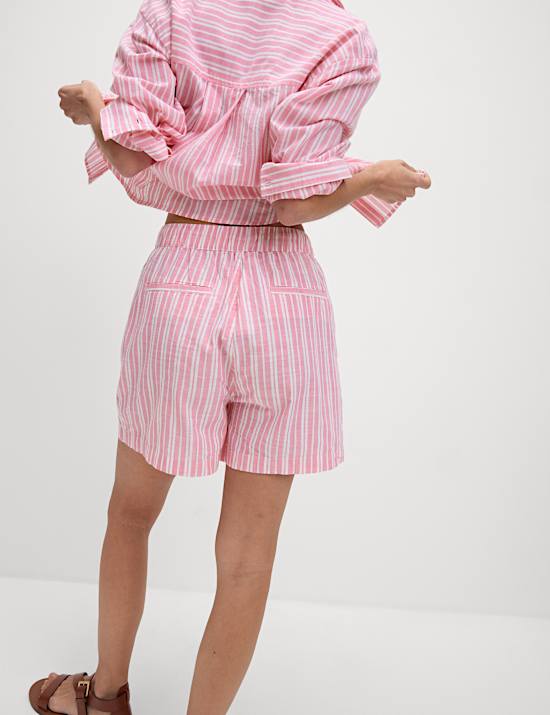 Εμπριμέ ψηλόμεσο σορτς από 100% βαμβάκι