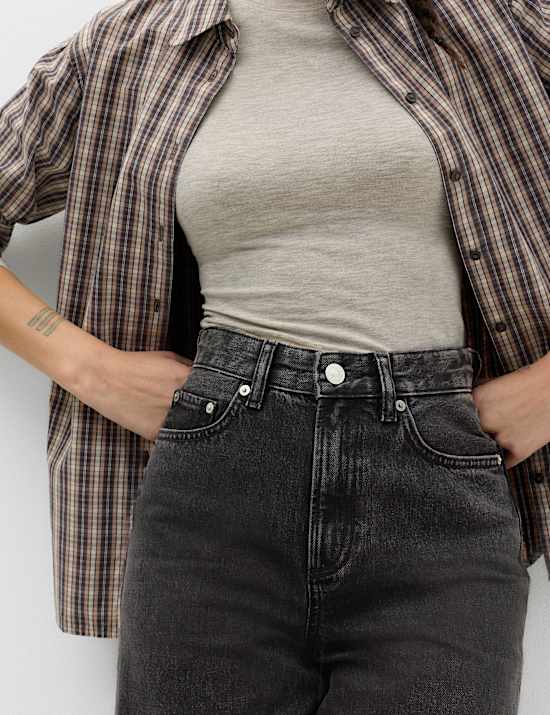 Jeans con vuelta de pata ancha de cintura alta