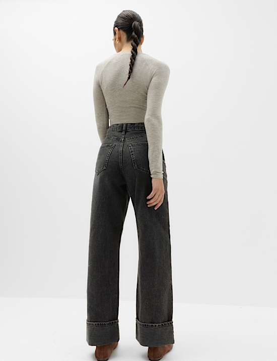 Jeans con vuelta de pata ancha de cintura alta
