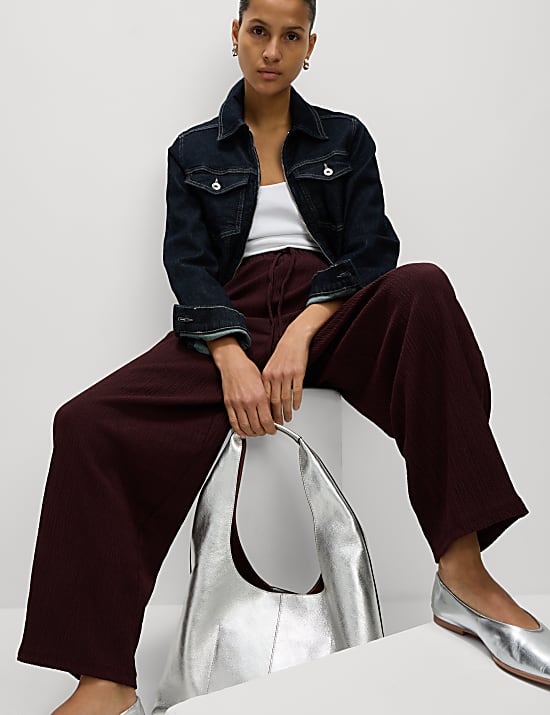 Schmal zulaufende, kn&ouml;chellange Hose