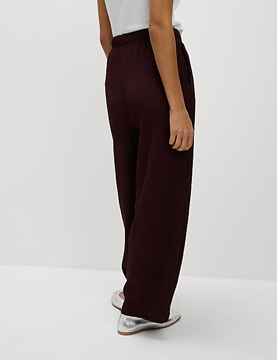 Schmal zulaufende, kn&ouml;chellange Hose