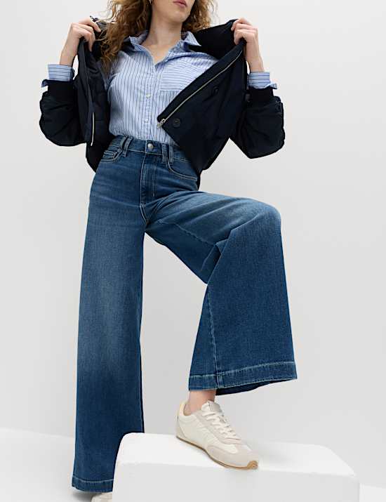 Dżinsy z szerokimi nogawkami z wysoką talią