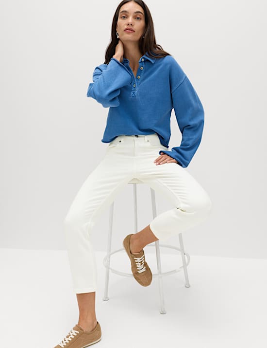 Jean raccourci coupe cintr&eacute;e taille haute