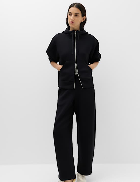 Pantalones deportivos el&aacute;sticos de corte estrecho
