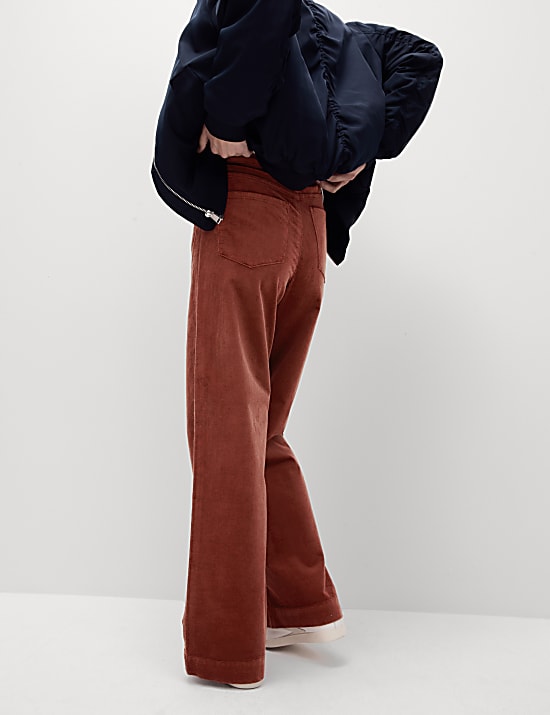 Cordhose mit weitem Bein