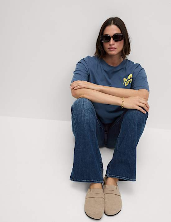 Tvarující zvonové džíny úzkého střihu s vysokým pasem