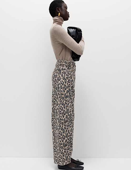 Jeans barrel de talle medio con estampado de animales